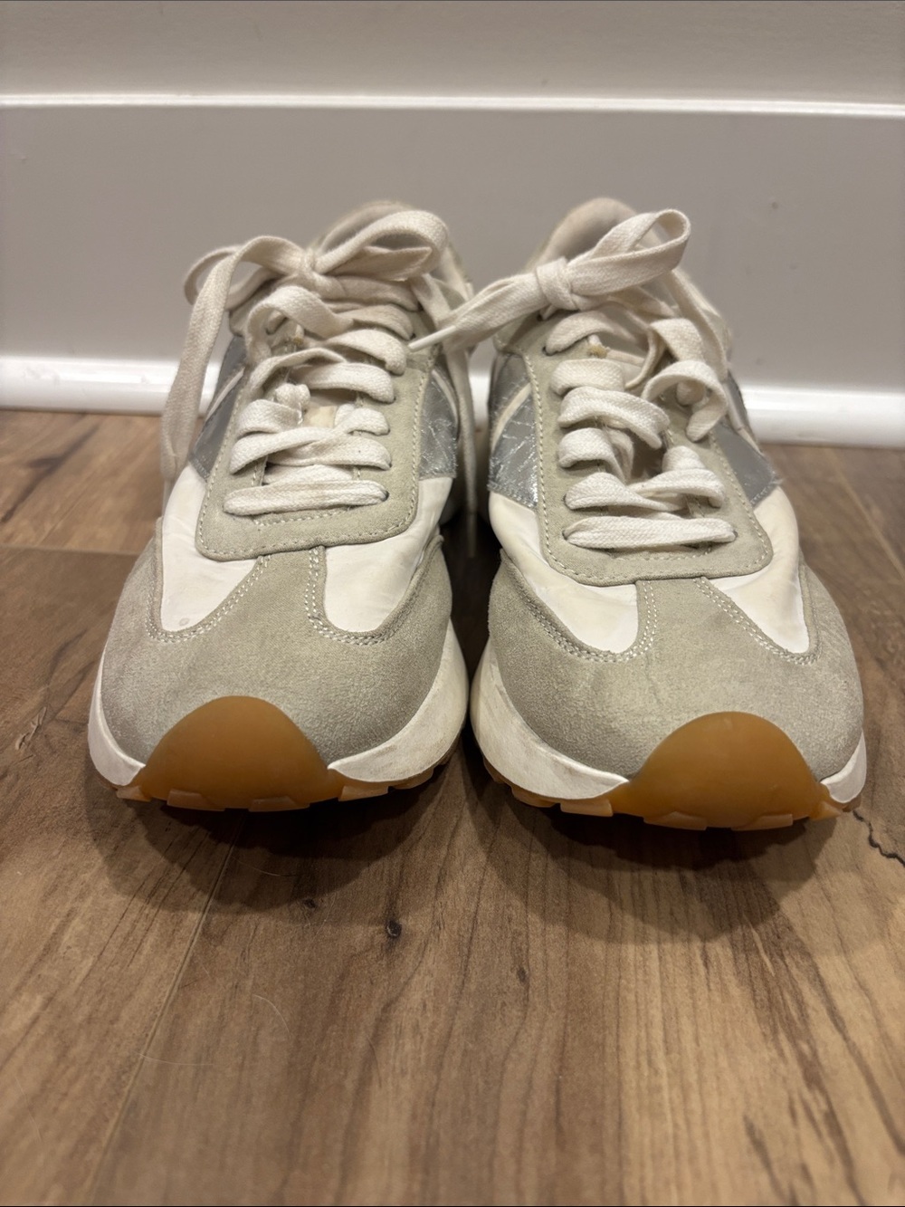 Steve Madden White Gray Suede Sneakers Women's Casual Lace-Up Athleisure Shoes